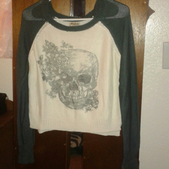 Mudd Skull Long-sleeved Sweater