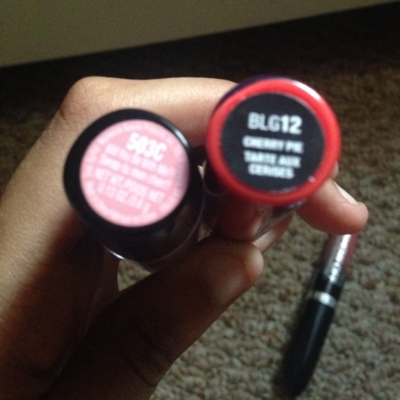 Random Lip Bundle - Picture 2 of 4