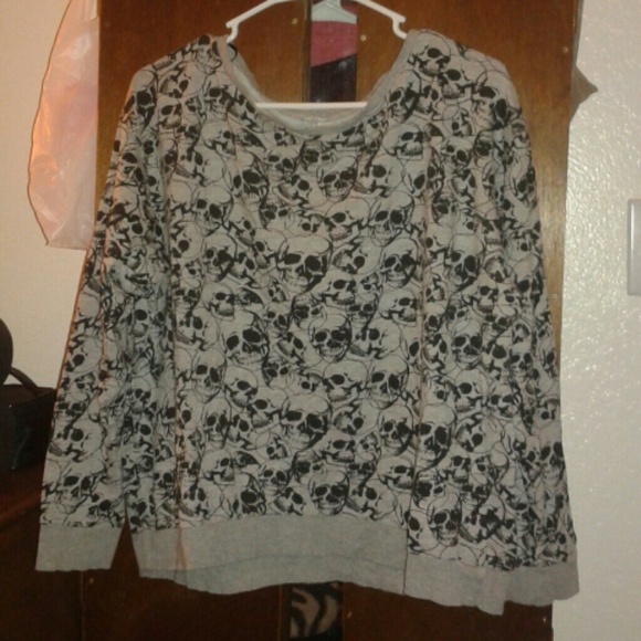 Long-sleeve Gray Skull Sweater