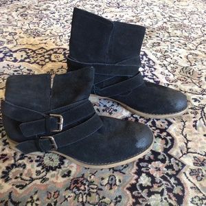 Black suede shoes. Ecote. 38size