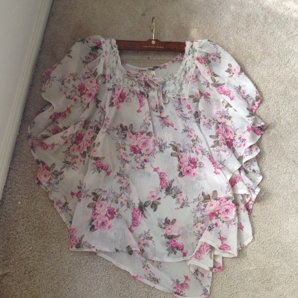 Floral flowey top