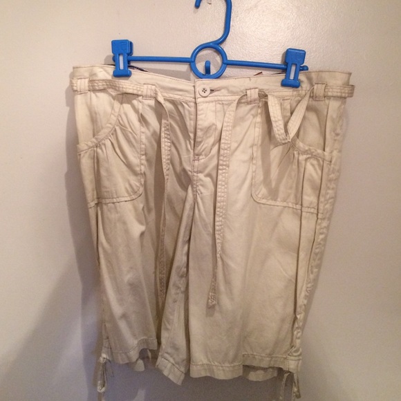 No boundaries capris