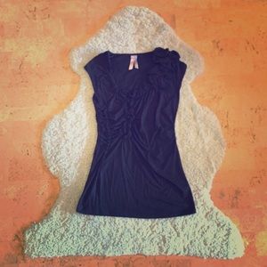 black short sleeve with gathering detail