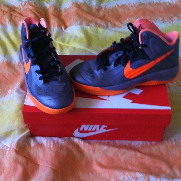 Basketball shoes