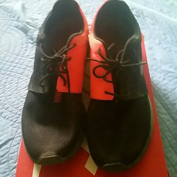 Nike Shoes - Nike Roshe run