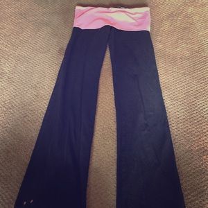 Victoria secrets pink yoga pants