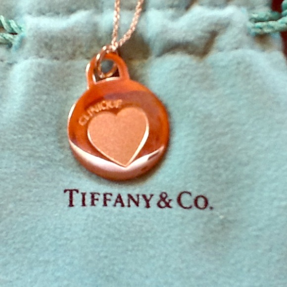 Clinique heart pendant necklace