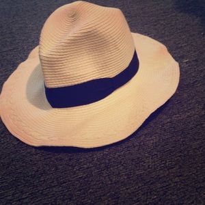 floppy hat/ fedora