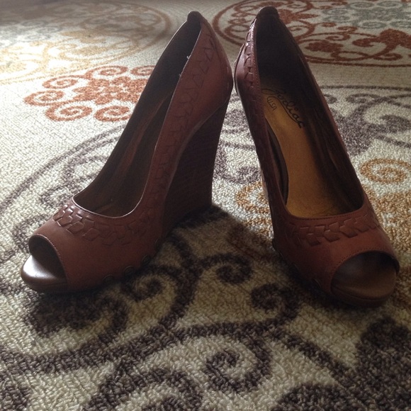 Ladies tan wedge sandals