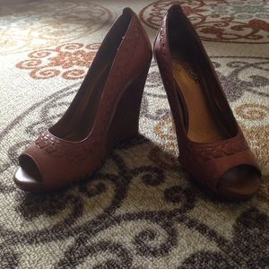 Ladies tan wedge sandals