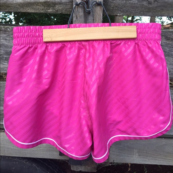 Pink running shorts - Picture 2 of 3