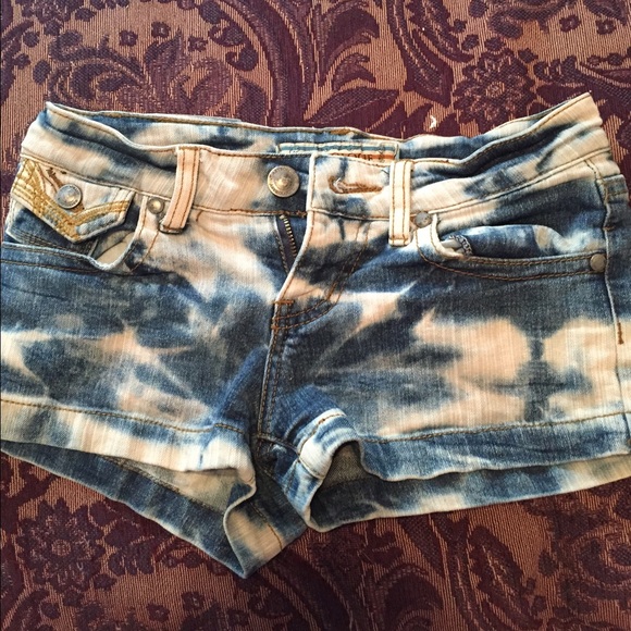 Acid wash distressed shorts - Picture 1 of 4
