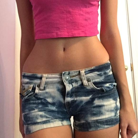 Acid wash distressed shorts - Picture 4 of 4