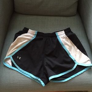 Under Armour Shorts w back zip pocket