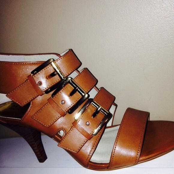 💥SOLD💥MICHAEL Michael Kors sandal w/ straps sz 7