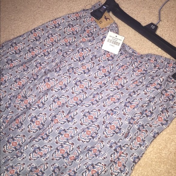 brand new patterened hollister skirt