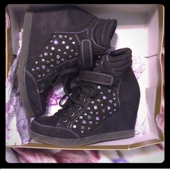 Vera wang booties