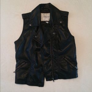 Pleather vest- Black