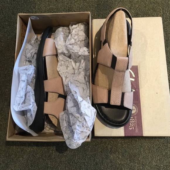 Shoes - Picture 1 of 3