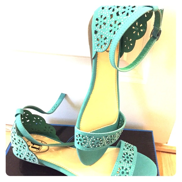 Shoes - 🎉 price drop 🎉 teal wedge sandal! Nwt!