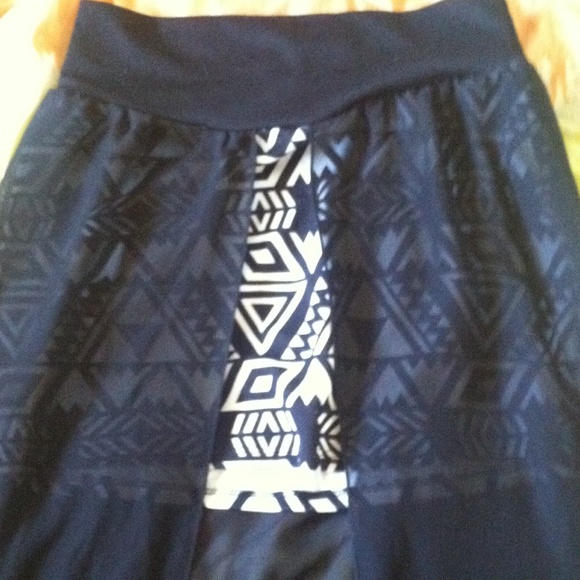 Shirt and skirt set - Picture 2 of 4