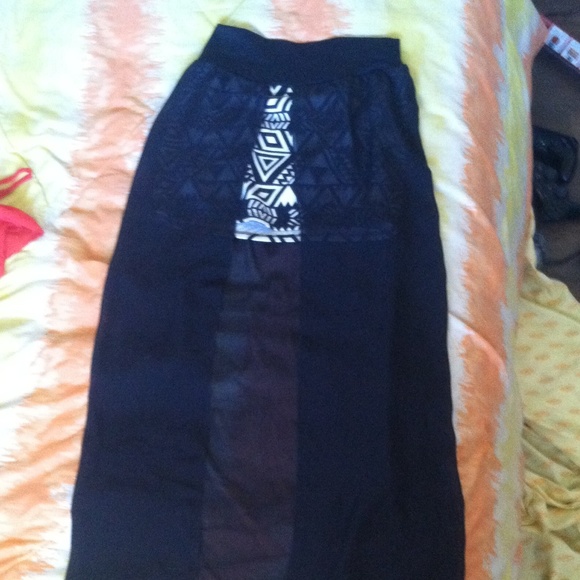 Shirt and skirt set - Picture 3 of 4