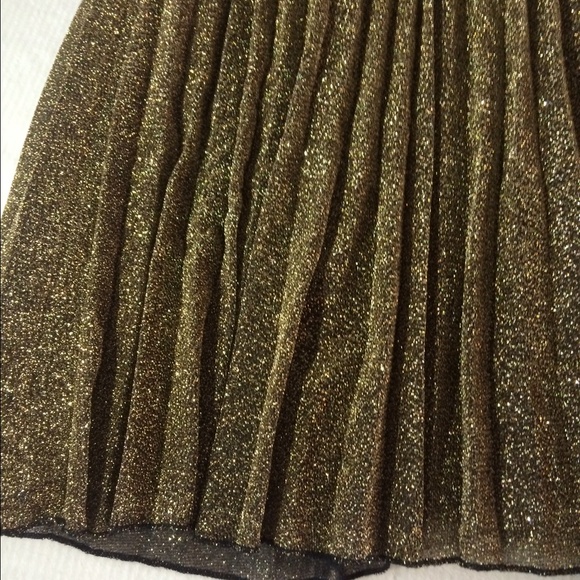 Gold pleaded knee length skirt. - Picture 2 of 2