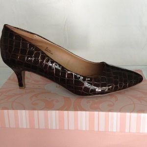 Brown 2 1/2 inch pump. Brand new.  8 1/2 or 9