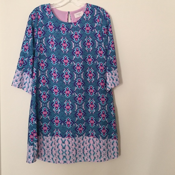 ‼️Sold ‼️ Everly Aztec patterned shift dress - Picture 2 of 4