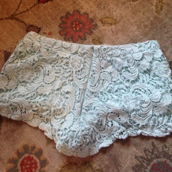 Blue lace shorts - Picture 2 of 2