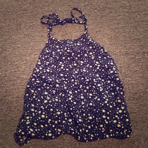 Open back cropped halter shirt - Picture 1 of 3