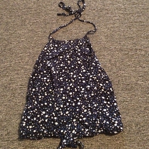 Open back cropped halter shirt - Picture 3 of 3