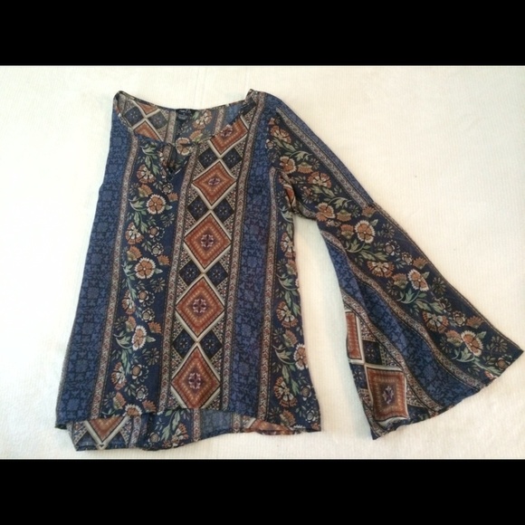 Chiffon long sleeve blouse. - Picture 3 of 3