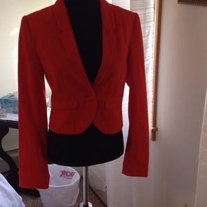 Get Noticed in this One button blazer!