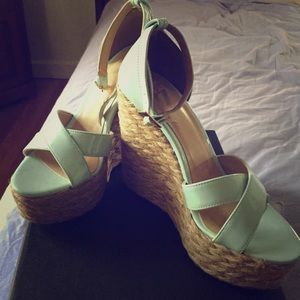Mint green size 8.5M Type Z thatched wedges
