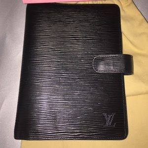 sold via fb...LV agenda black epi mm