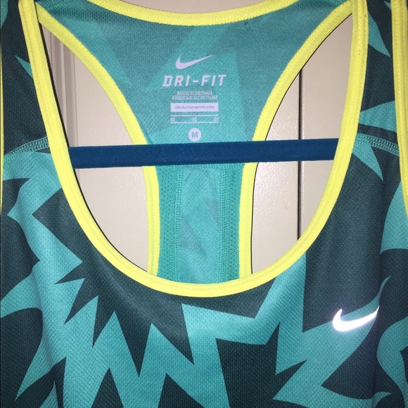 Nike/Under Armor workout tops - Picture 3 of 4