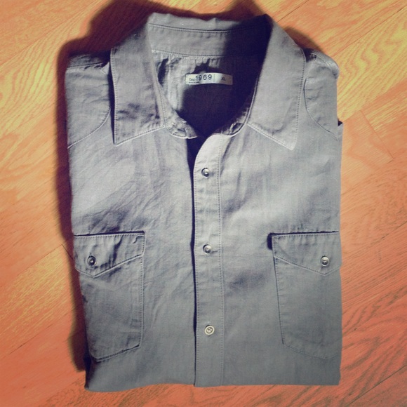 Gorgeous Gap Men's 1969 Gray XL Button Down Shirt!