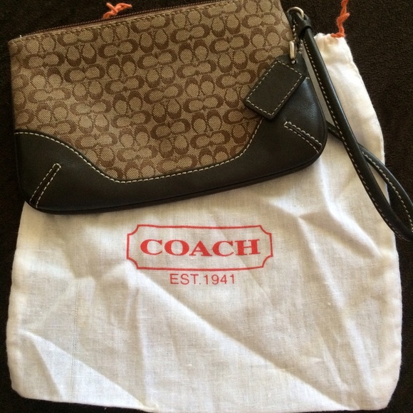 Coach Handbags - Coach Wristlet