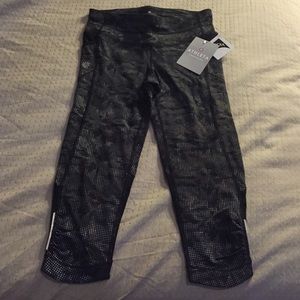 Athleta Maze Be Free workout crops