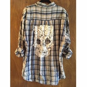 LF flannel with skull detailing on back (vintage)
