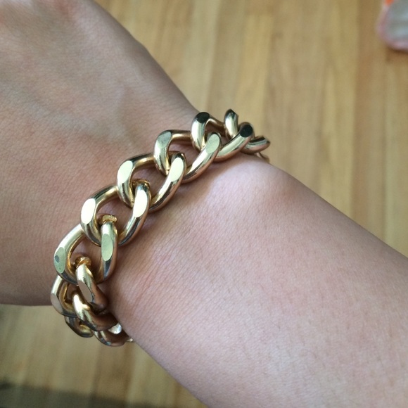 ✨SOLD ON MERCARI✨Forever 21 Gold Metal Bracelet