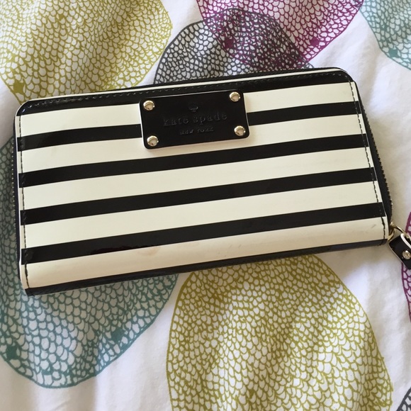 kate spade Handbags - [*HP*] Kate Spade Pasadena Neda striped wallet.