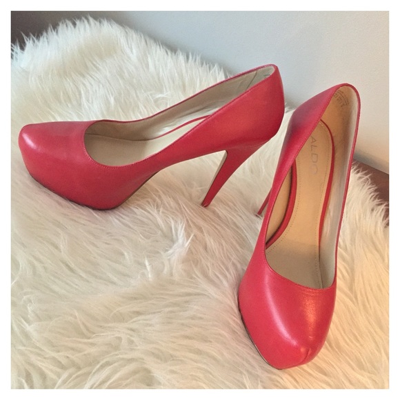 Red Leather Stiletto's - Picture 3 of 4