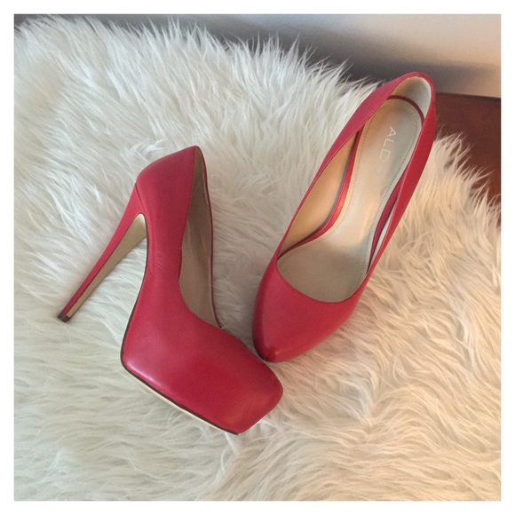 Red Leather Stiletto's - Picture 4 of 4