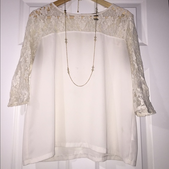Lovely Lace Top 🌸 - Picture 1 of 3