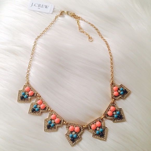 Geometric clusters pave necklace in neon pink - Picture 2 of 2