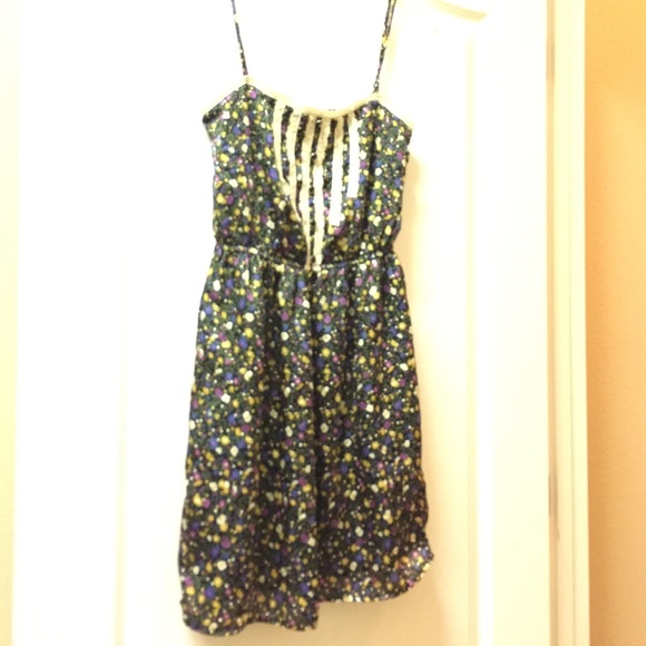 Cute lush summer dress.