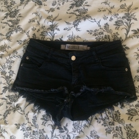 BRANDY MELVILLE black shorts🎉