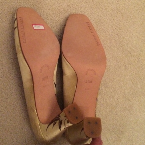 Gorgeous gold patterned fabric heels -- like new - Picture 2 of 2